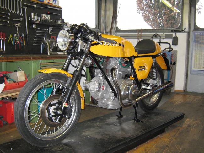 750 SPORT 1974 Production 1972-78 Total 1'625 750 SPORT 1974 Production 1972-78 Total 1'625